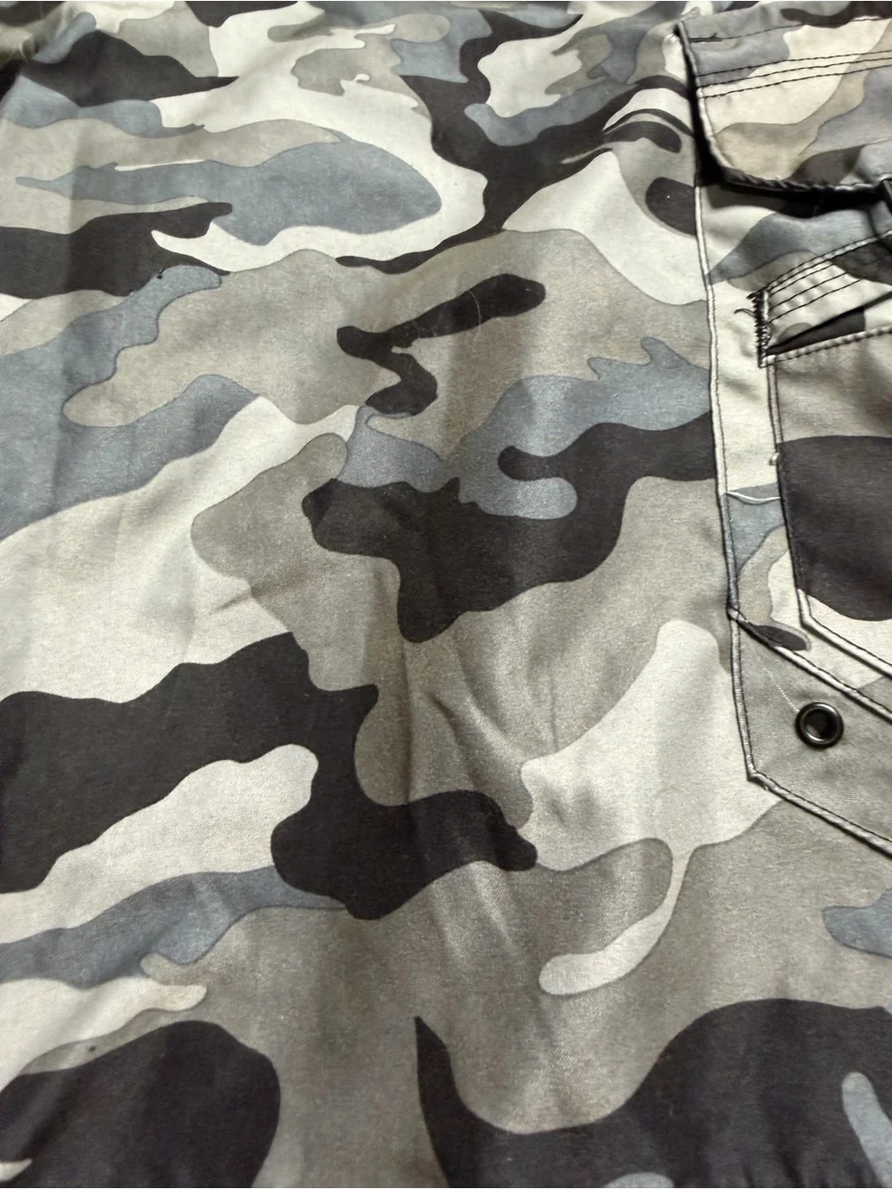Men's Gray Camo Cargo Shorts - Casual Utility
